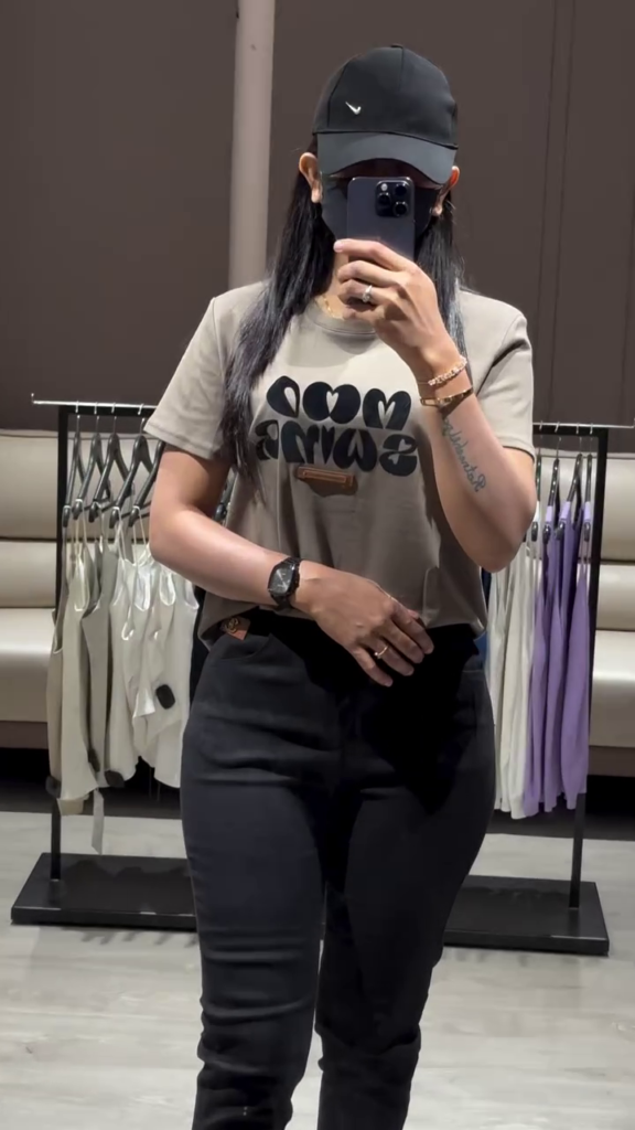 Casual Outfit: Graphic T-Shirt, Cropped Trousers, and Sneakers - Photo 3