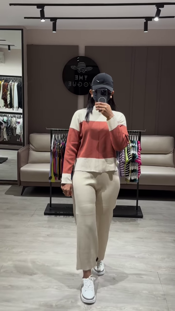 Color Block Knit Sweater and Comfortable Black Pants Lounge Set - Photo 3