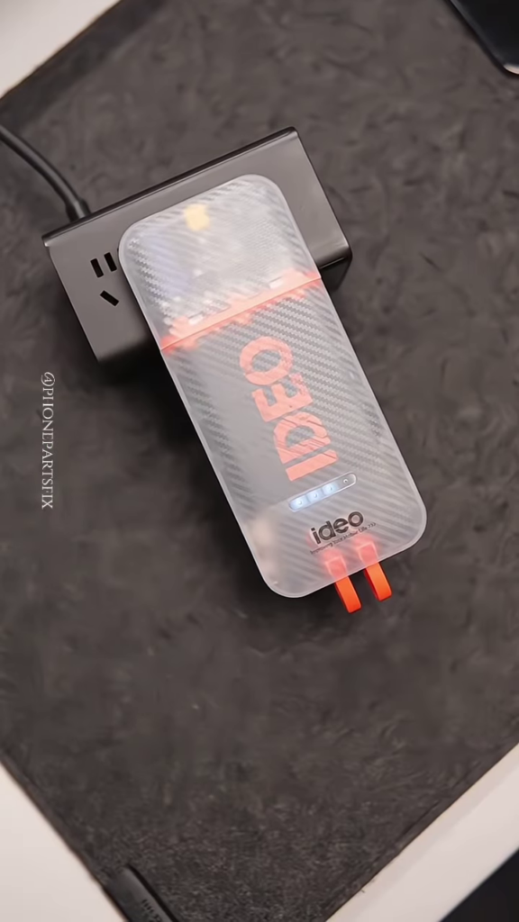 High-Capacity Multi-Port Power Bank for Simultaneous Device Charging - Photo 2