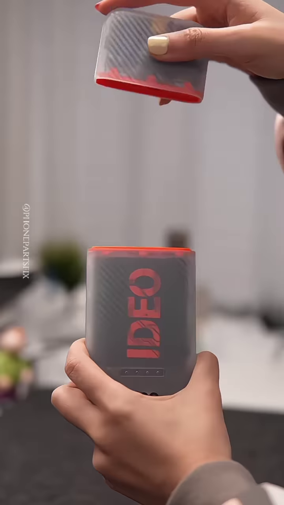 High-Capacity Multi-Port Power Bank for Simultaneous Device Charging - Photo 3