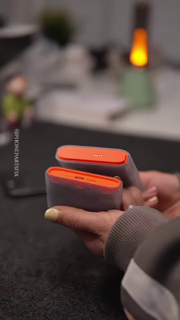 High-Capacity Multi-Port Power Bank for Simultaneous Device Charging - Photo 4
