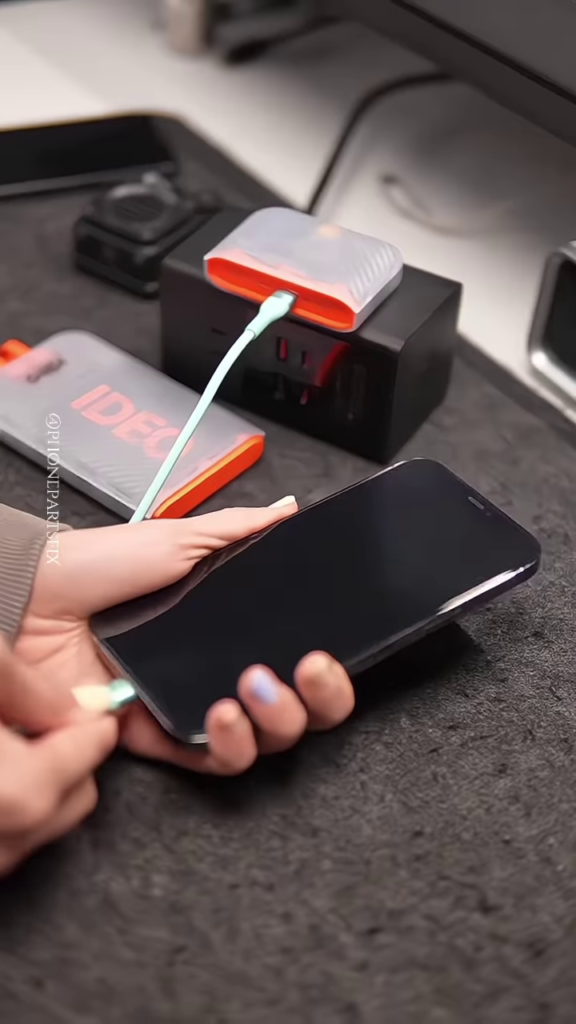 High-Capacity Multi-Port Power Bank for Simultaneous Device Charging - Photo 5