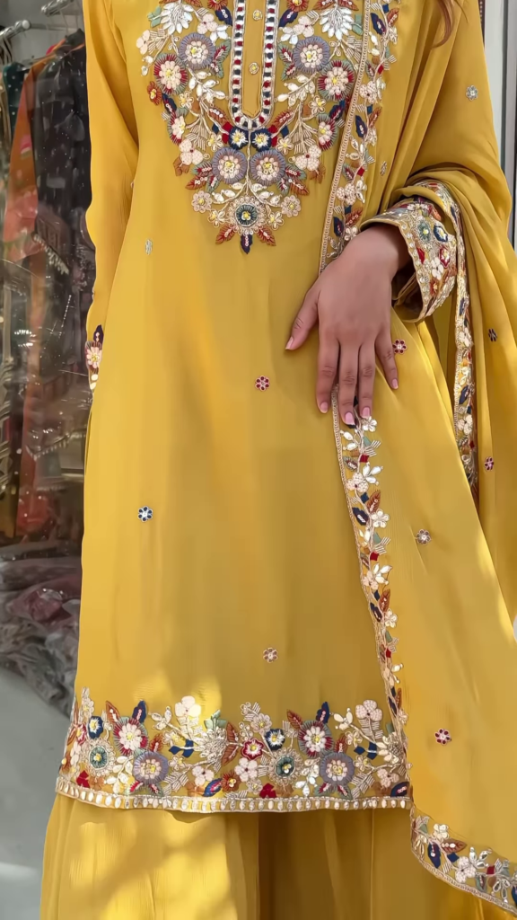 Elegant Embroidered Gharara Suit Set with Matching Dupatta - Photo 4