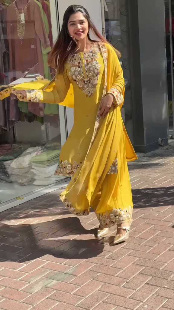 Elegant Embroidered Gharara Suit Set with Matching Dupatta - Photo 6