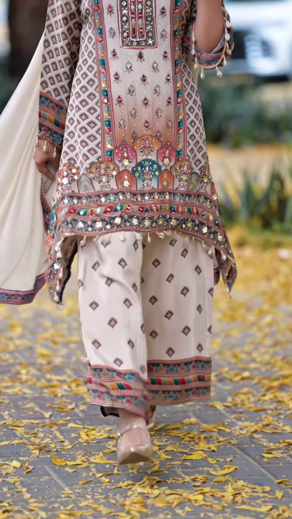 Elegant Printed Kurti with Mirror Embellishments and Coordinating Palazzo Pants - Photo 2