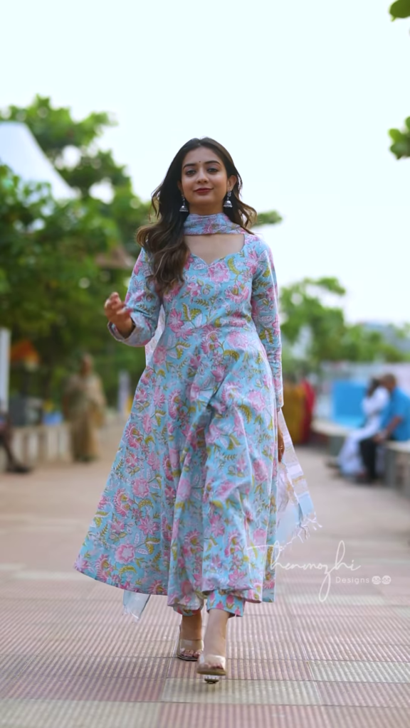 Elegant Long-Sleeved Printed Anarkali Kurti with Coordinating Dupatta - Photo 2