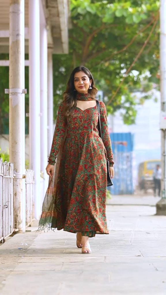 Elegant Long-Sleeved Printed Anarkali Kurti with Coordinating Dupatta - Photo 1