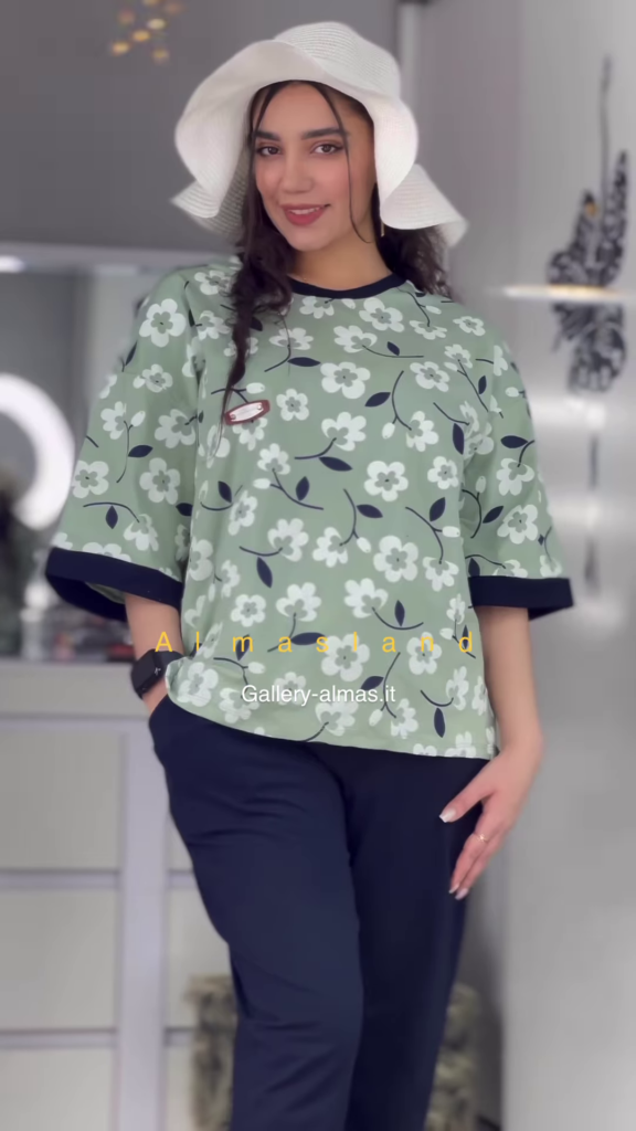 Floral Print Short-Sleeved Pajama Top with Solid Color Pants - Photo 2