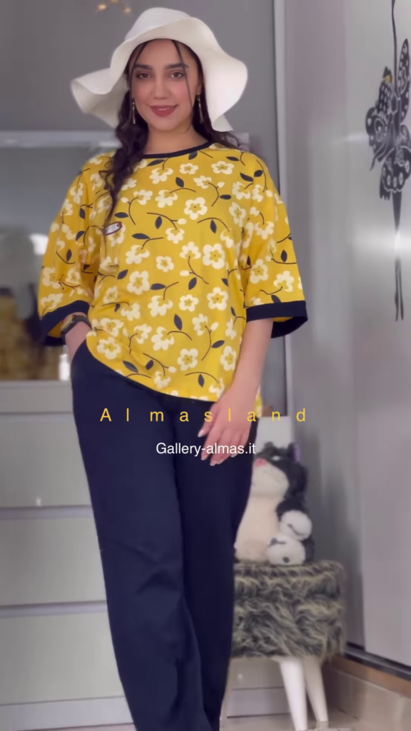 Floral Print Short-Sleeved Pajama Top with Solid Color Pants - Photo 3